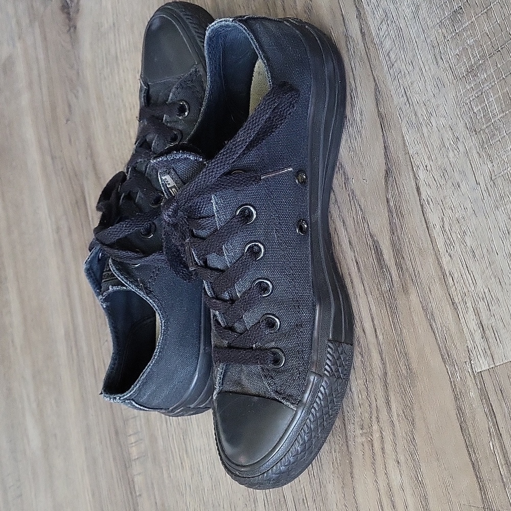 Converse Sneakers All Black Size 7